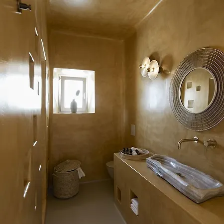 North Santorini - A Luxury Pyrgos Kallistis